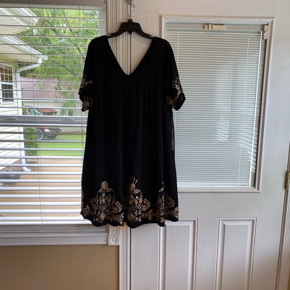 Torrid 4x Black Embroidered V-Neck Dress 👗